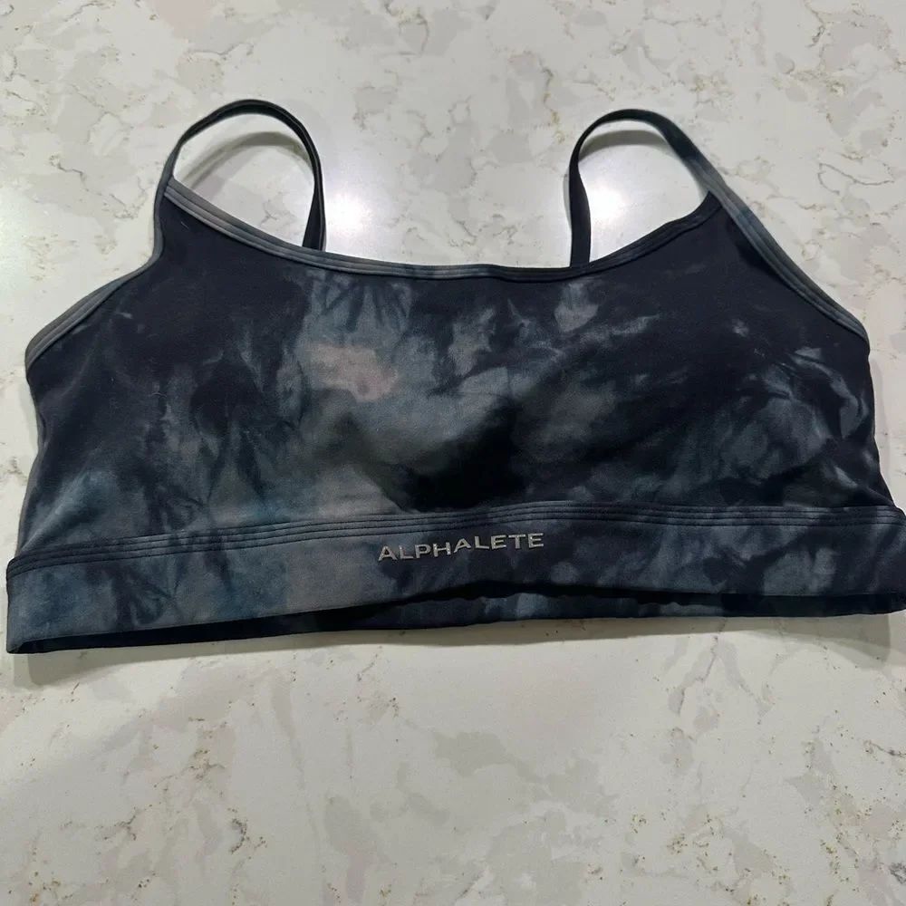 Alphalete Women's Surface Limitless Bra - Black Oil Stain